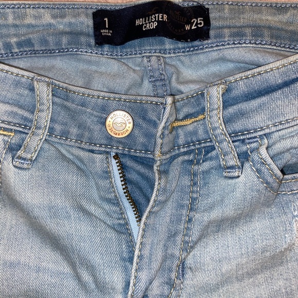 Hollister Low-Rise Light Wash Denim Jeans - Picture 3 of 4
